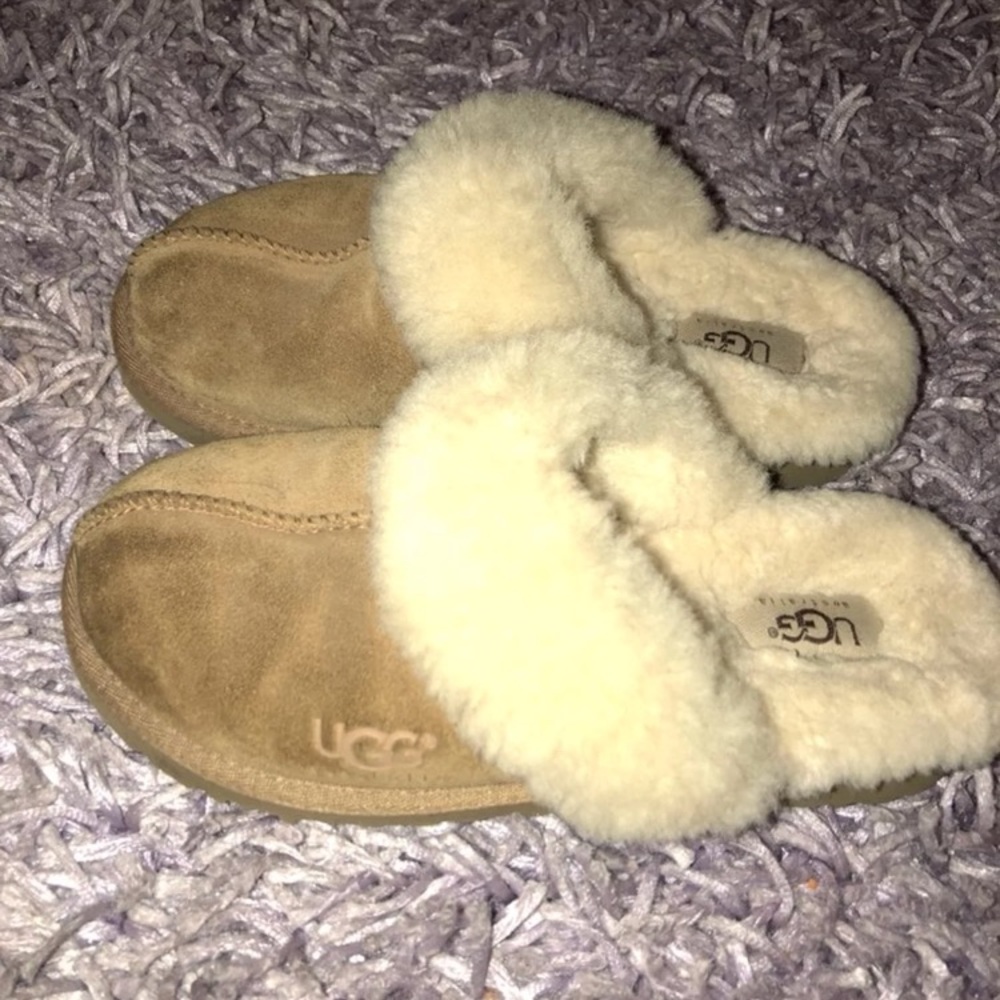 UGG AUSTRALIA girls chestnut slip ons